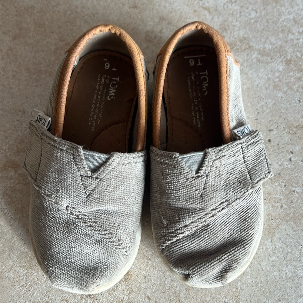 TOMS toddler shoes